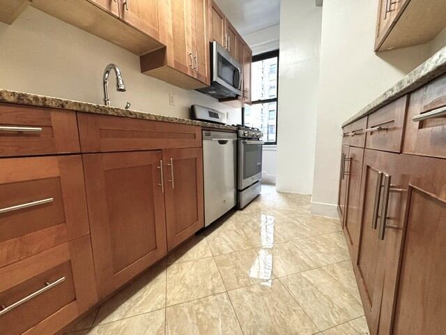 1-Bedroom at 405 East 54th Street