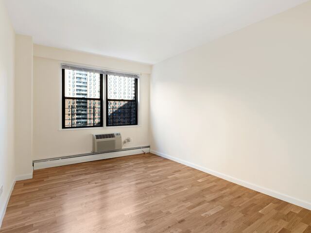 3-Bedroom at LeFrak City: Panama