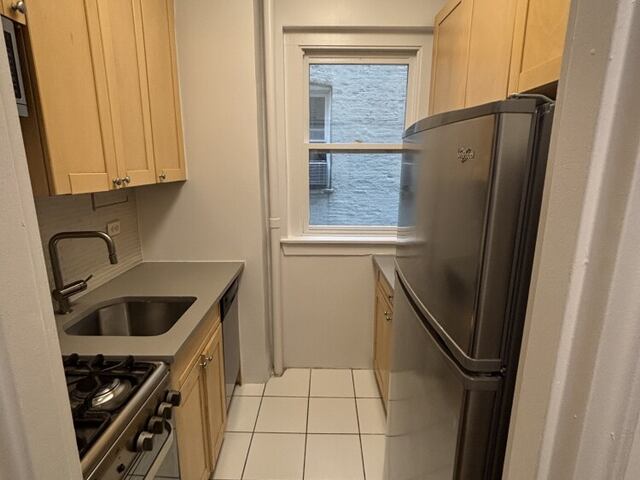 2-Bedroom at Manhattan East: 213 East 66th