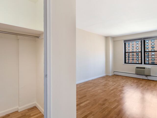1-Bedroom at LeFrak City: Mexico