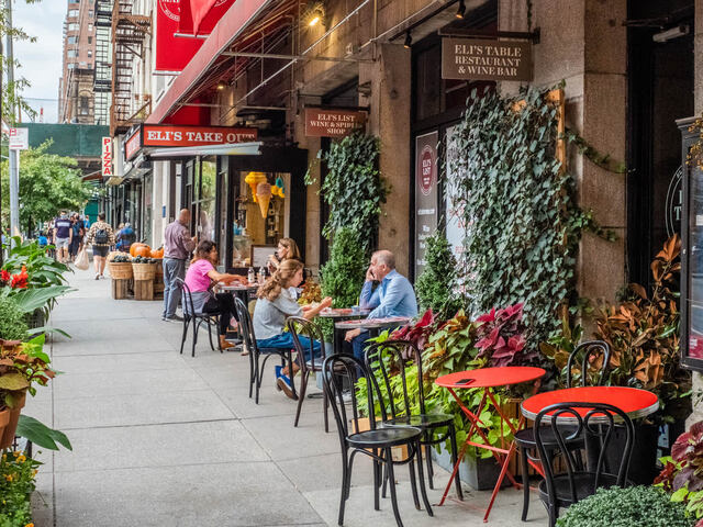 Enjoy delicious meals with a charming atmosphere on 3rd Avenue, less than 3 minutes away.