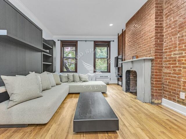 Studio at 348 East 89th Street
