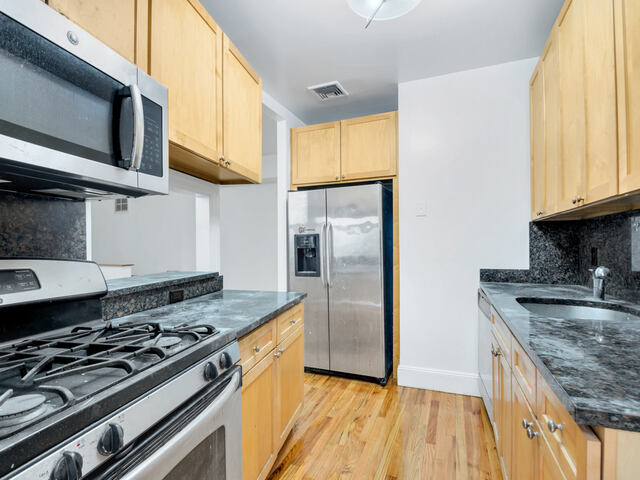 6-Bedroom at 226 East 70th Street