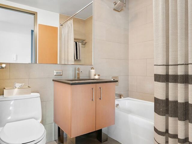 1-Bedroom at New York by Gehry