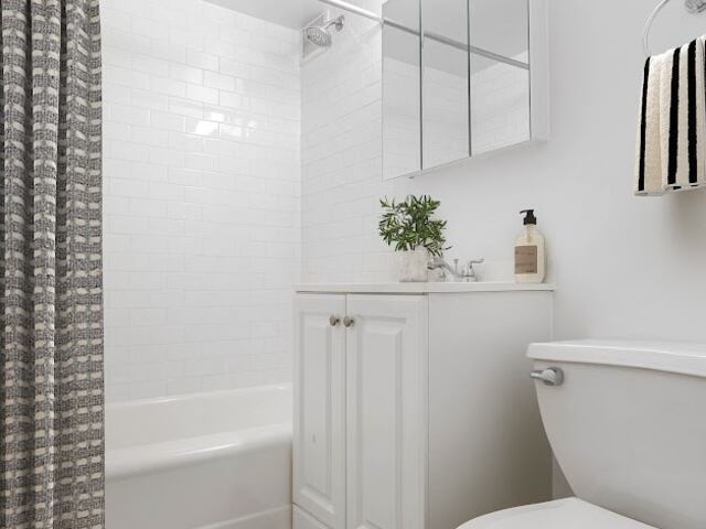 Studio at Parker Towers: 104-40 Queens Blvd