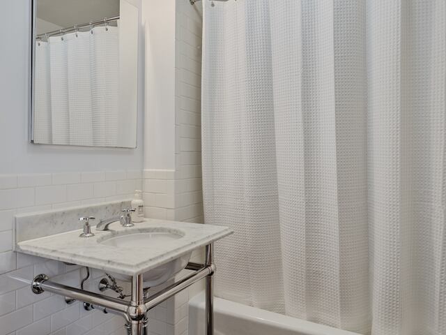 Studio at Court House Apartments