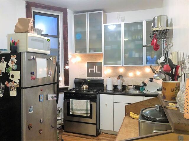 3-Bedroom at 479 Warren Street