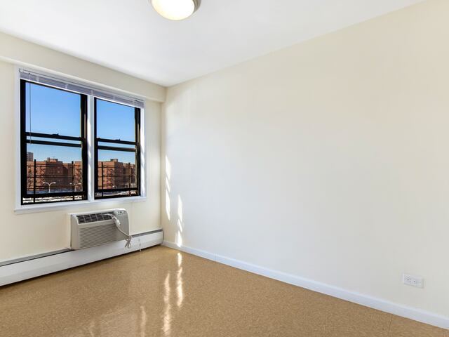 1-Bedroom at LeFrak City: Paris