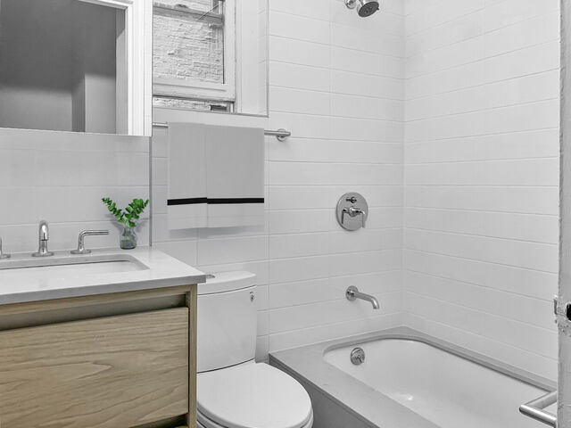 1-Bedroom at Manhattan East: 217 East 66th