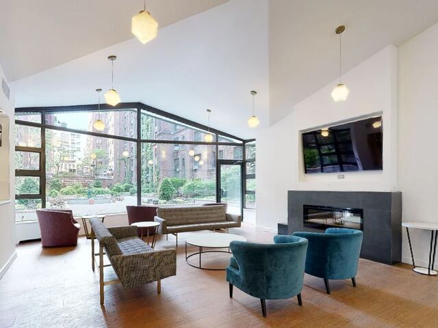 Studio at London Terrace Gardens: 450 West 24th