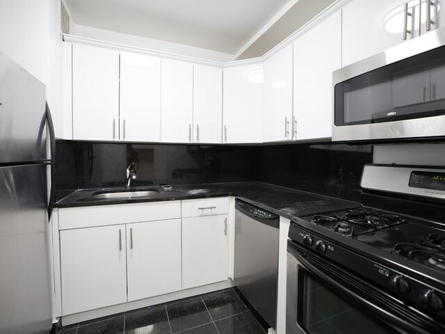 Studio at Lexington Towers