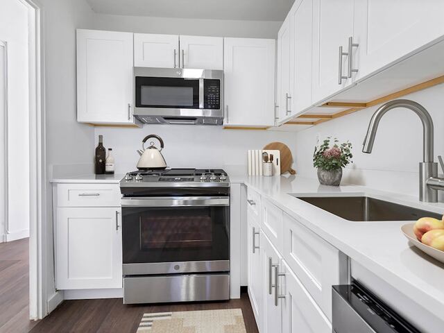 Studio at Parker Towers: 104-40 Queens Blvd