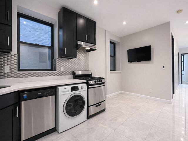 5-Bedroom at 961 Columbus Avenue