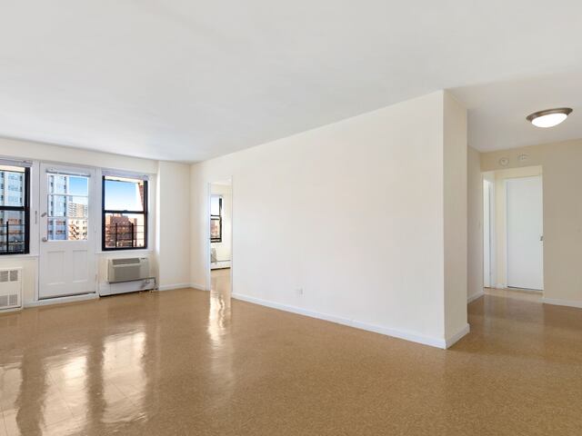 1-Bedroom at LeFrak City: Paris