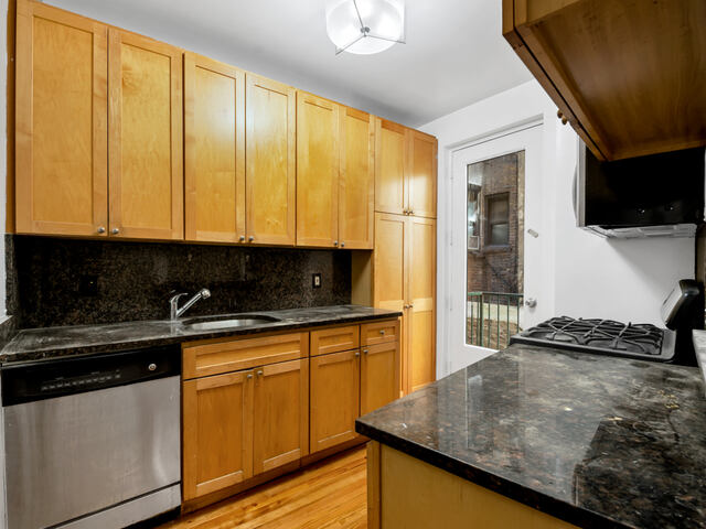6-Bedroom at 226 East 70th Street