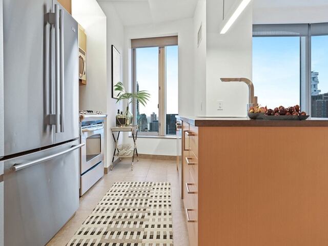 2-Bedroom at New York by Gehry