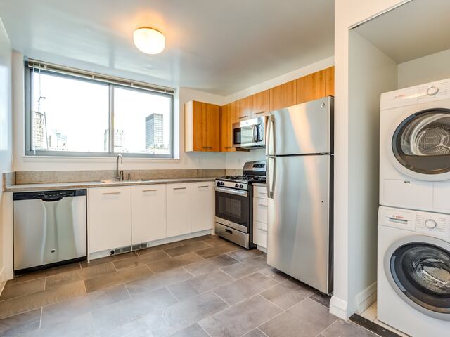 2-Bedroom at 800 Sixth Avenue