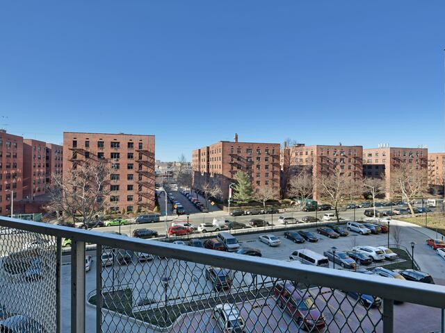3-Bedroom at LeFrak City: Panama