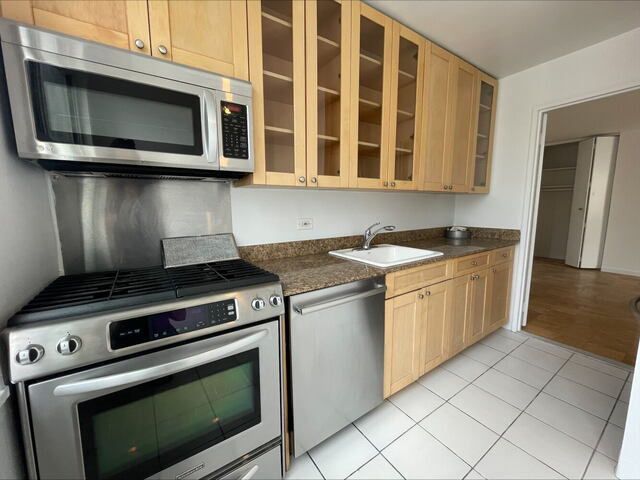 2-Bedroom at Murray Hill Manor
