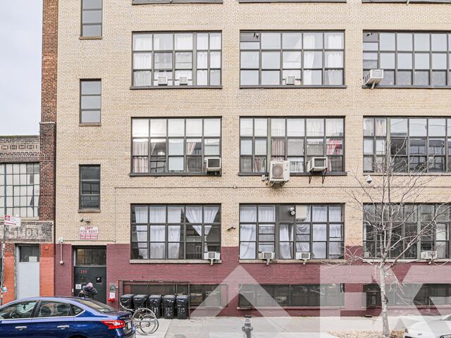 Loft at 255 McKibbin Street