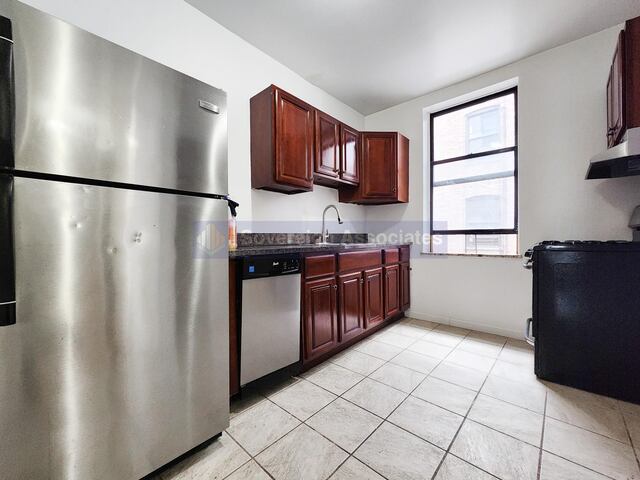 4-Bedroom at 3620 Broadway
