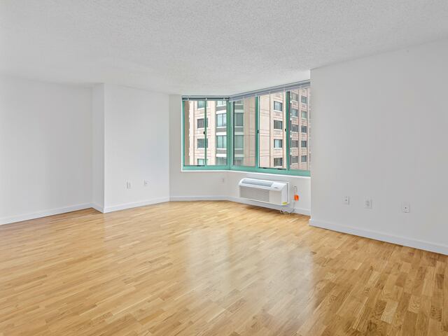 1-Bedroom at Newport: East Hampton