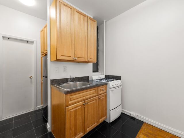 Studio at 323 East 90th Street