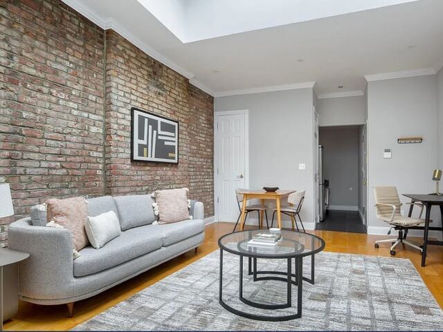 5-Bedroom at 120 Christopher Street