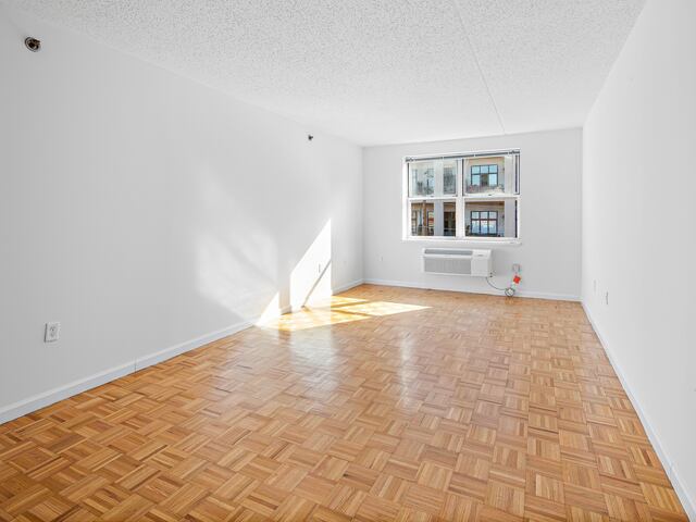 1-Bedroom at Newport: The Lincoln
