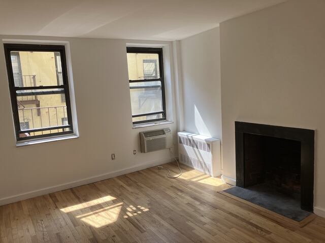 Studio at Sullivan Mews: 113 Sullivan