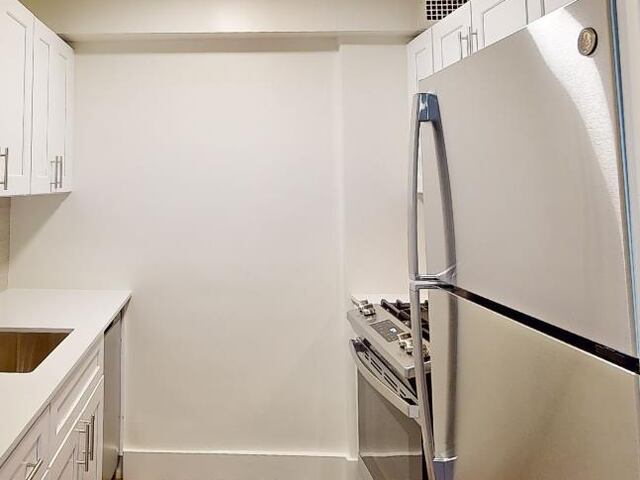 Studio at Parker Towers: 104-40 Queens Blvd