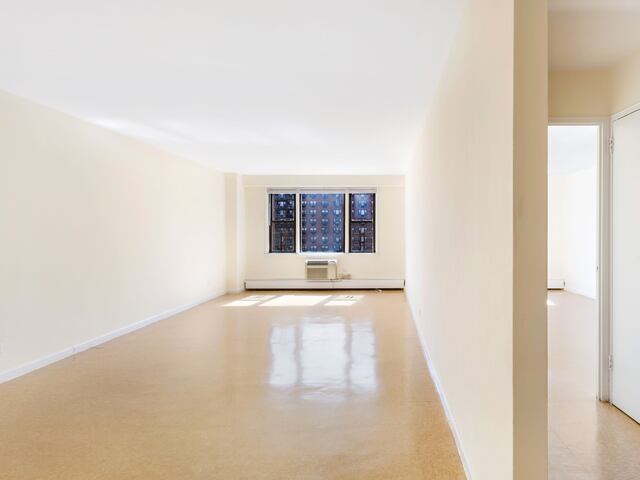 1-Bedroom at LeFrak City: Copenhagen