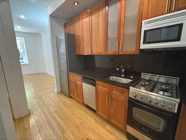 Studio at Manhattan East: 215 East 66th