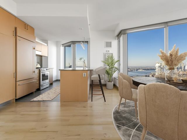 3-Bedroom at New York by Gehry