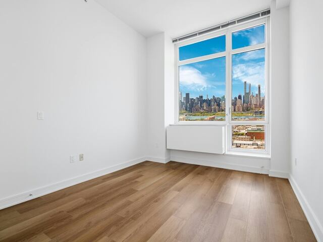 2-Bedroom at Linc LIC