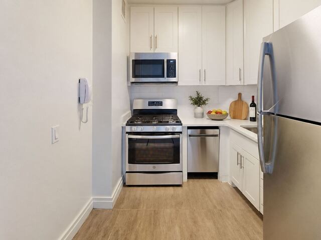 Studio at Normandie Court: 225 East 95th