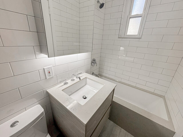 Studio at Manhattan East: 221 East 66th