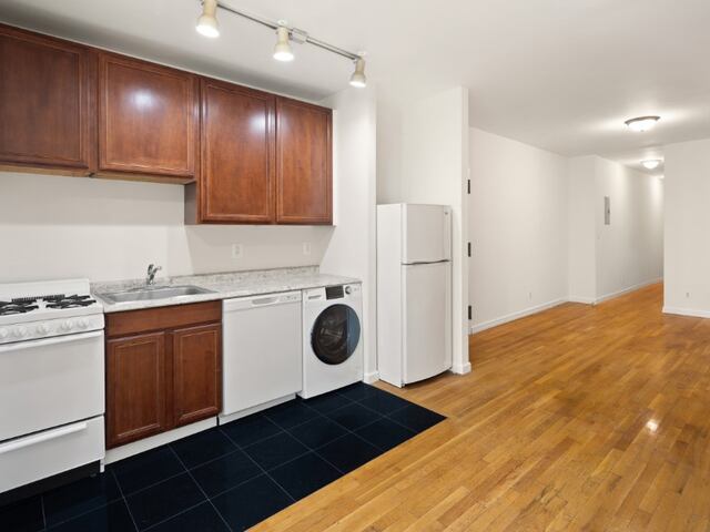 2-Bedroom at 323 East 90th Street