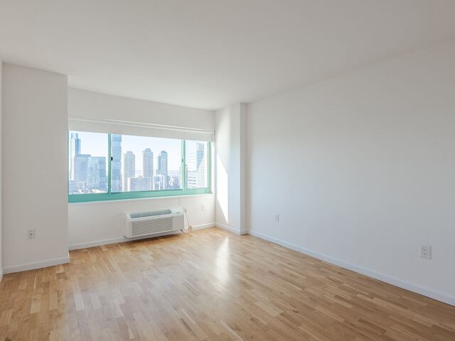 2-Bedroom at Newport: Southhampton