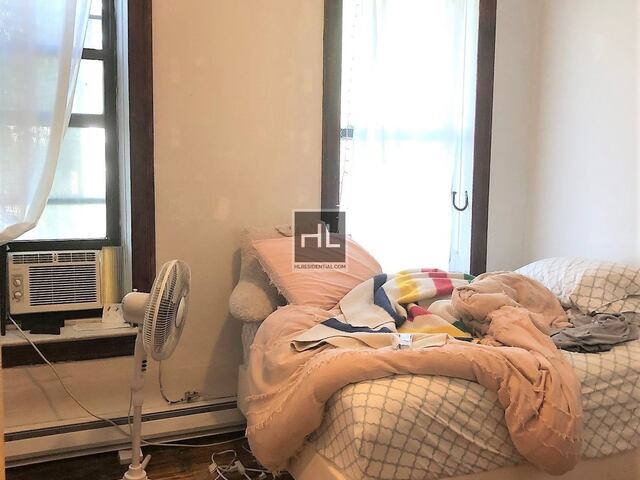 3-Bedroom at 479 Warren Street