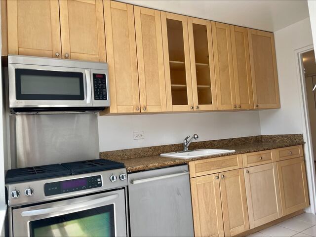 2-Bedroom at Murray Hill Manor