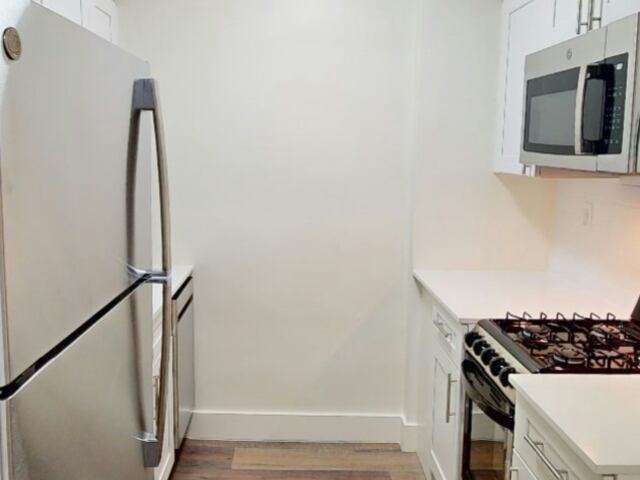 Studio at Parker Towers: 104-40 Queens Blvd