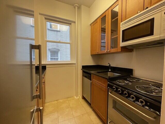 2-Bedroom at Manhattan East: 223 East 66th