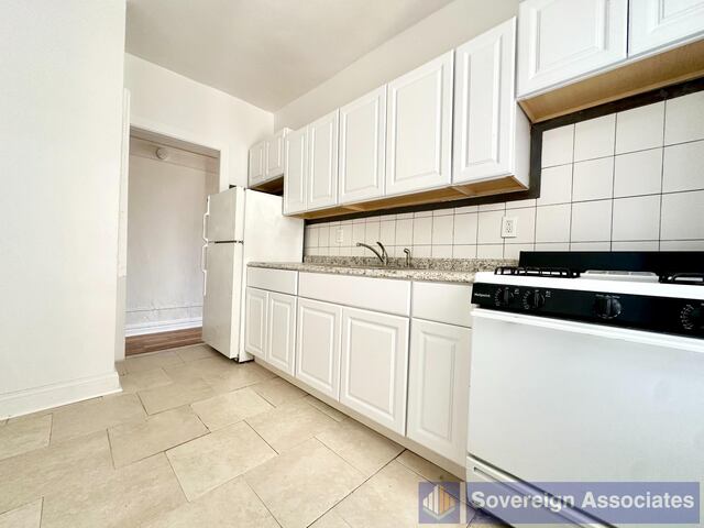 1-Bedroom at 1845 Hobart Avenue