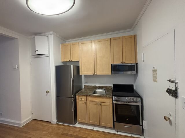 Studio at Manhattan East: 221 East 66th