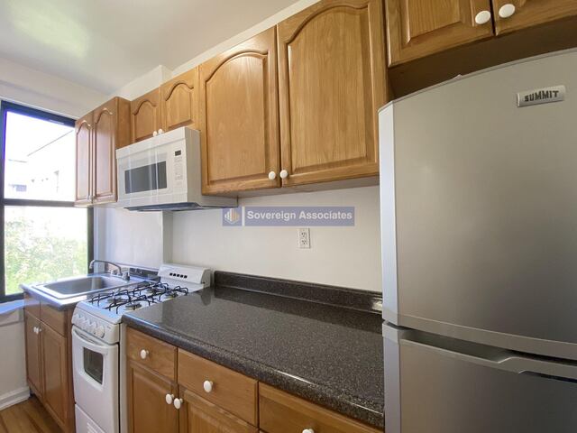 Studio at 567 Fort Washington Avenue