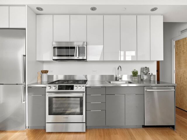 Studio at 300 Ashland Place