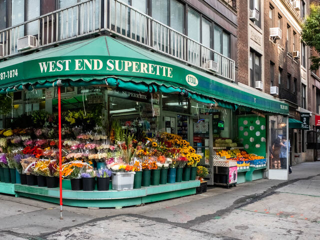 Neighborhood markets conveniently close by.