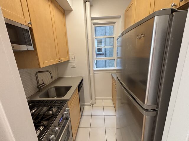 2-Bedroom at Manhattan East: 219 East 66th