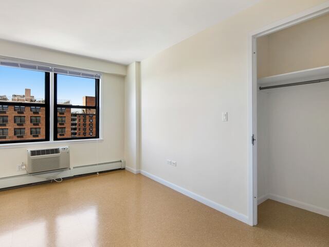 3-Bedroom at LeFrak City: Melbourne
